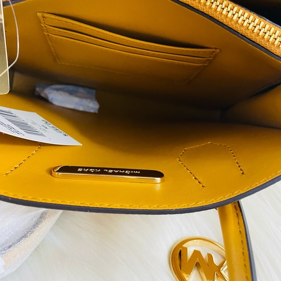 Michael Kors Mercer Medium Messenger Crossbody - Picture 8 of 15